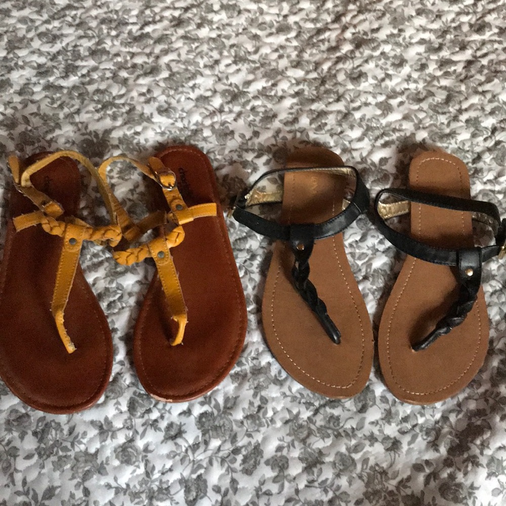 bundle of two sandals